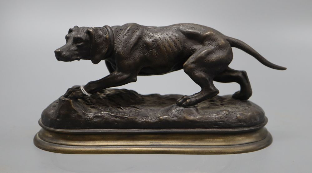 After Mene. A bronze of a pointer, height 10cm